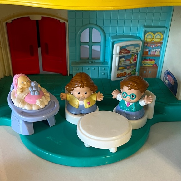 Fisher-Price LIttle People Dollhouse with people and accessories, 1996-97 model - Picture 14 of 15